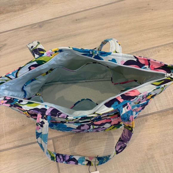 NWT Vera Bradley Marian Floral bag, vacation, resort - Picture 2 of 8